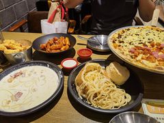 面包奶油意面-机器人火炉披萨