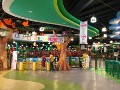 -维佳童话镇演出现场(徐东店)