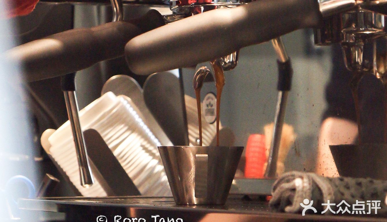 深圳新店｜酷黑工业风和可爱的螃蟹logo