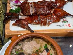 -老滇山寨•云南特色菜•地方菜•民族风情歌舞表演(金碧店)