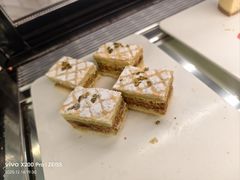 -亚洲国际大酒店·云顶阁旋转自助餐厅