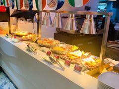自助取餐区-亚洲国际大酒店·云顶阁旋转自助餐厅