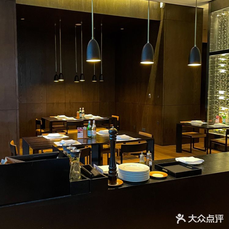 约会选的这家西餐厅…… 