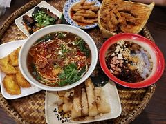 -爆炸头阿姨小四川正宗川味小吃(无任何分店)