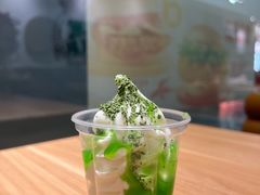 香香香菜新地-麦当劳(百联西郊购物中心店)