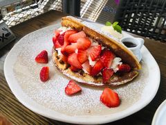草莓松饼-ROAST coffee & eatery