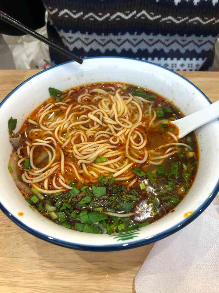 西北楼牛肉面-"94位置:南部商务区停车出口旁边,新开的.