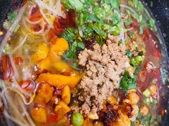 -爆炸头阿姨小四川正宗川味小吃(无任何分店)