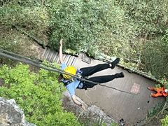 -百色大石围天坑群