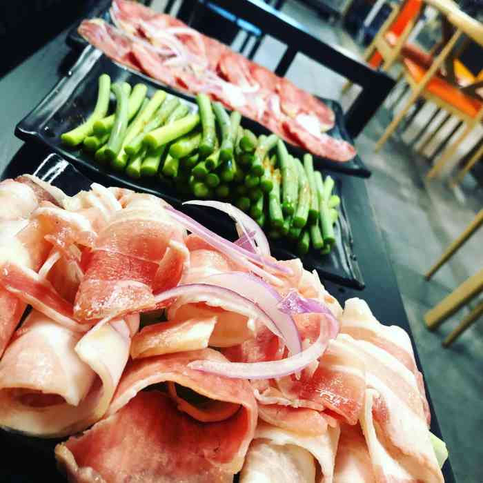 贤贤原味东北烤肉-"「贤贤原味东北烤肉」每份菜品的份量都很足.
