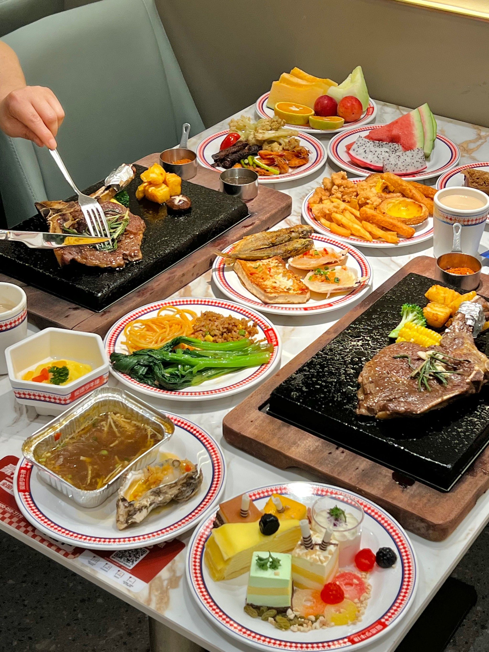 🥩67r牛排自助!穷鬼快乐屋