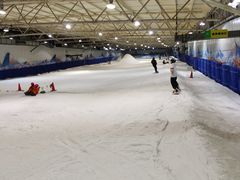 -乔波室内滑雪场