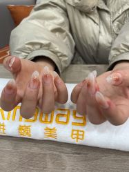 -进巍美甲美睫店