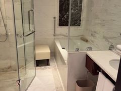 -深圳富苑皇冠假日套房酒店