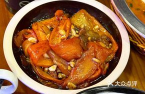 Stewed Red Pepper in Clay Pot