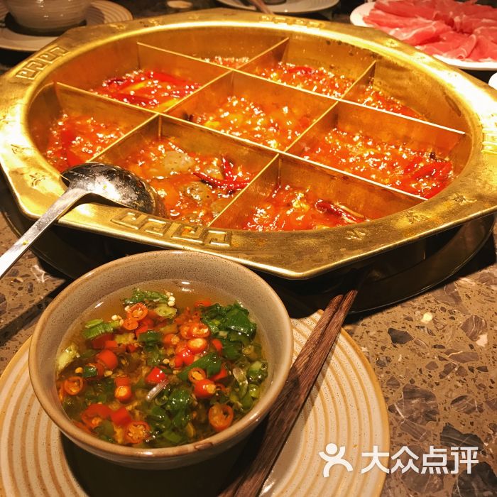 小龙坎老火锅(天长店)餐具摆设图片 - 第2张