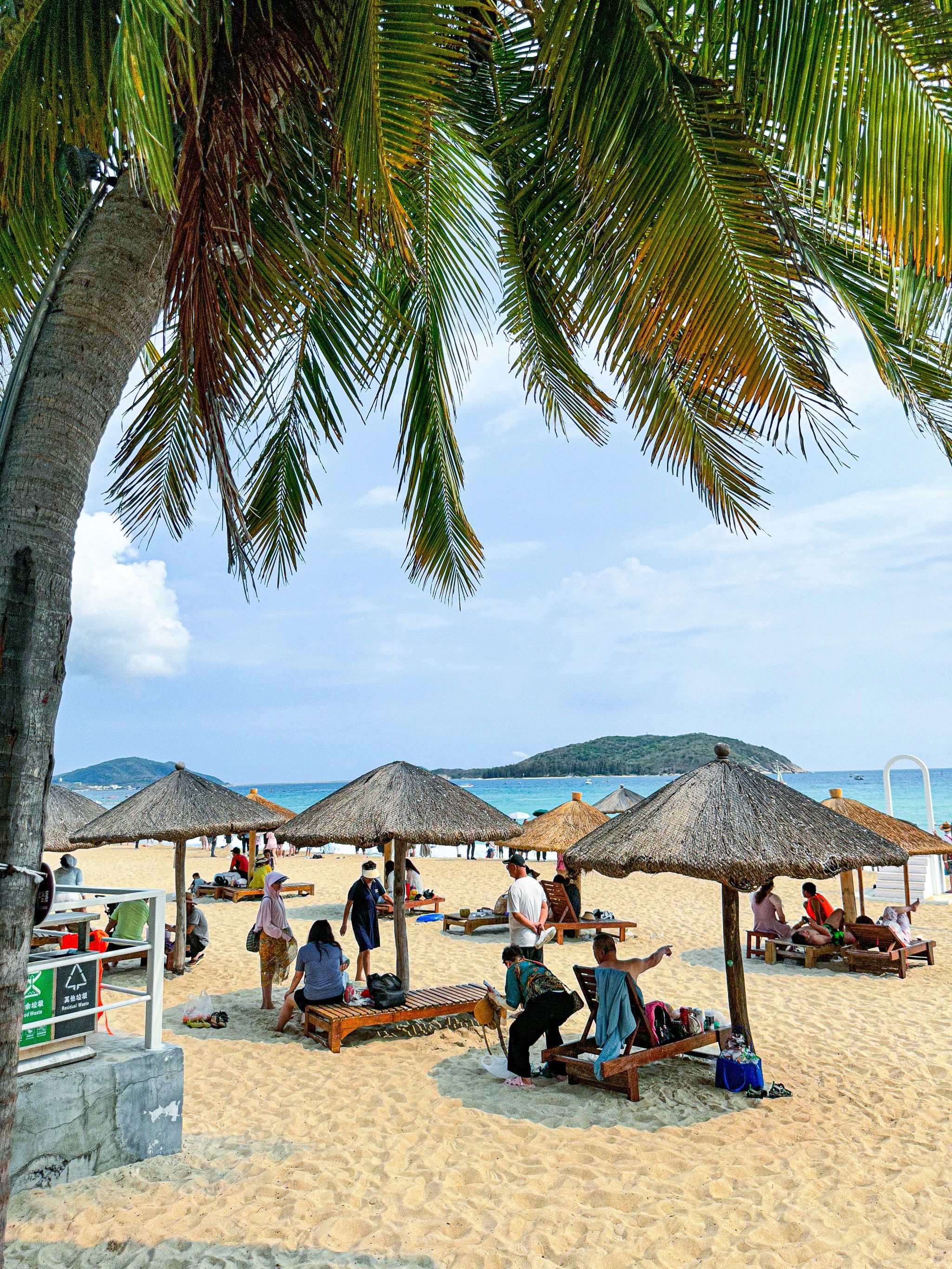 带孩子来三亚亲子游,要不要去景点?
要不要玩海上项目?