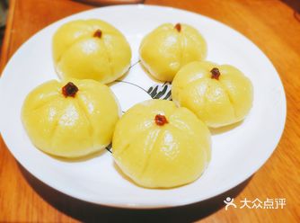 颜值在线的南瓜蛋黄包香甜Q弹