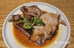 Chenghai Lion Head Goose with Pork Knuckle Platter
