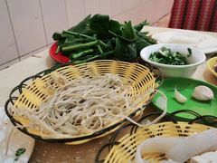 -洞庭洲·防空洞火锅·烧烤·铜锅涮肉(新百广场店)