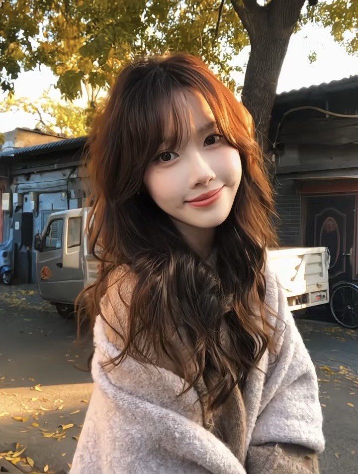 这款法式刘海造型烫的中长发堪称气质利器