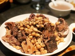 南瓜黄豆煲龙骨汤-汤城小厨•粤菜•靓汤(苏州街店)