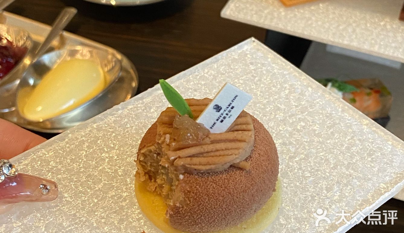 丽思卡尔顿📨纪梵希联名下午茶