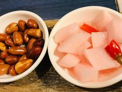 商家送食的泡菜-滇越乘象云南餐厅(豆各庄店)