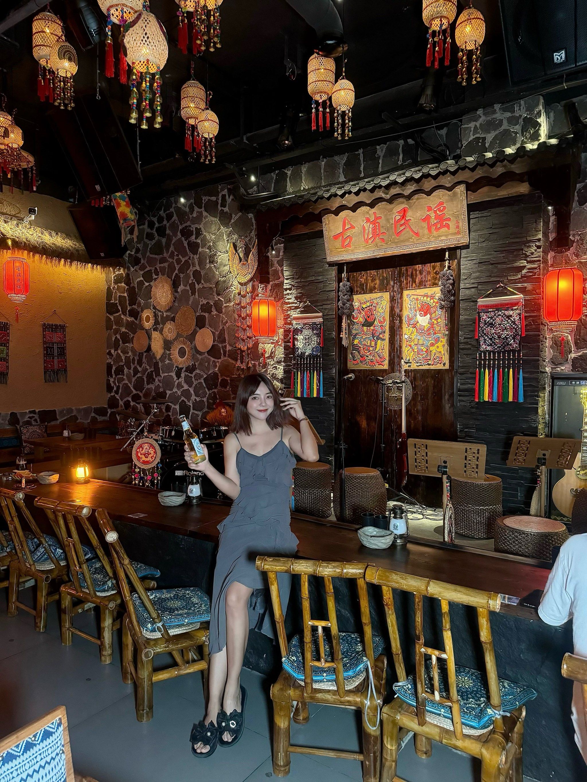 民谣~90
超喜欢现场版的鲜花,米店,安河桥北live……
歌手真的