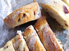 三角芝士包-Juicy Bakery(大学路店)