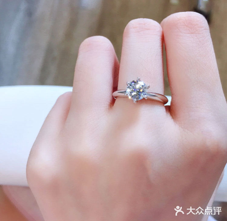 成都钻戒定制美美哒80分钻戒上手