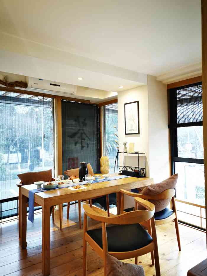 在江安路上的一家日式茶馆,在罗森的二楼.