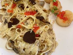 -Chom Cafe and Restaurant