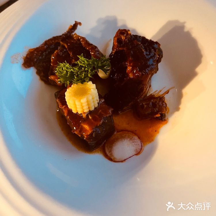 作为本地人第一次登上龙塔，龙塔的夜景还是美的