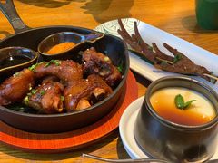 个旧烤猪蹄-云海肴·汽锅鸡·云南菜(苏州中心店)