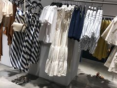 -URBAN REVIVO(七宝领展广场店)