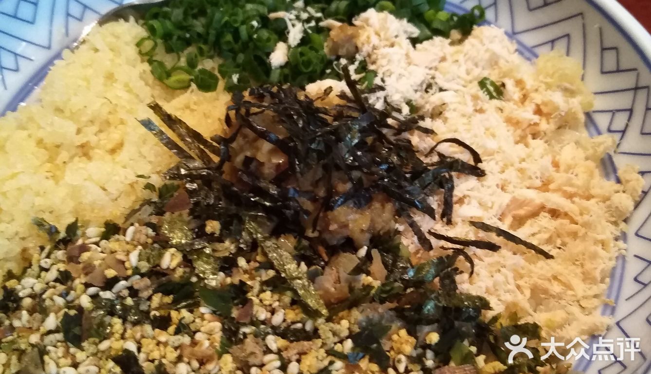 三角牛霖,店员一直帮忙在烤肉,外焦里嫩烤的好香哦