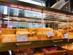 面包甜点陈列柜-昆明冠生园·蛋糕·面包(朗悦湾店)