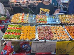 -席娜卡琳火车铁道夜市