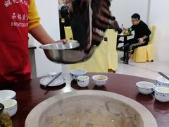 -姚记抚仙湖石锅鱼庄