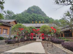 -高荡千年布依古寨旅游景区