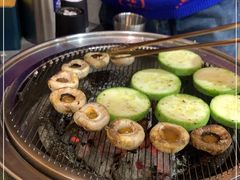 -围炉肉舍•炭烤活鳗•丹东海鲜烤肉(步行街店)