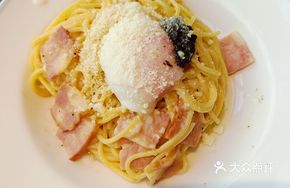Creamy Bacon Hot Spring Egg Pasta