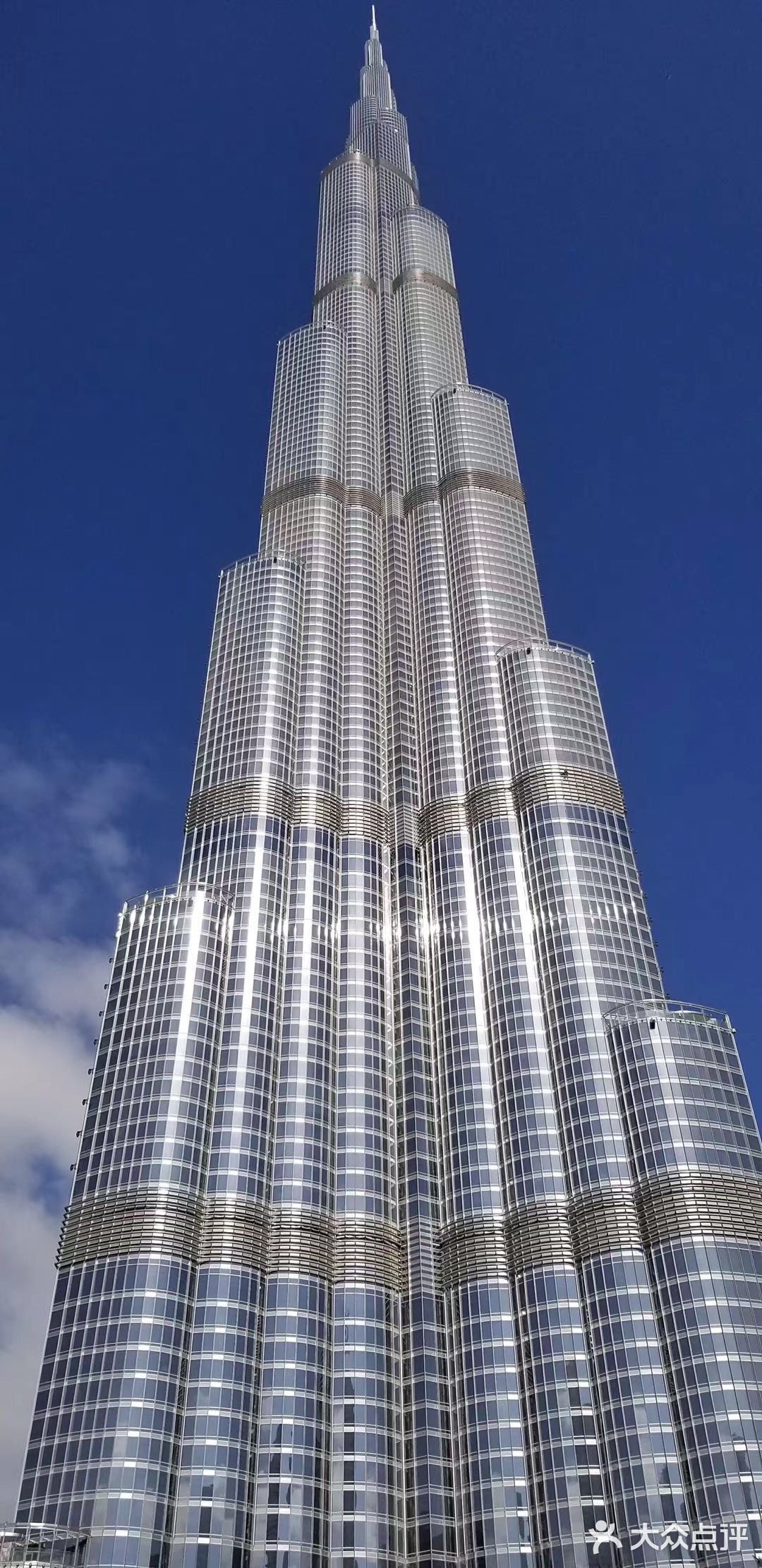 迪拜塔是全球名副其实的摩天大楼为世界第一高楼