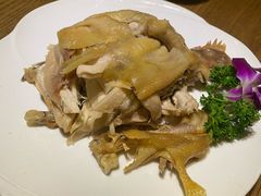 招牌手撕盐焗鸡-金苑酒家·客家菜·广东老字号(万象店)