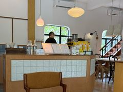 -彳亍咖啡·这里(水湾路店)