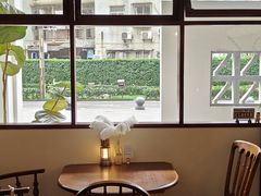 -Café Monson
