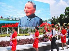 -荔枝公园-小平画像广场