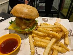 香芒牛油果酱炸鱼柳中式汉堡-打趸BTC·Breaktime cafe(北京路店)