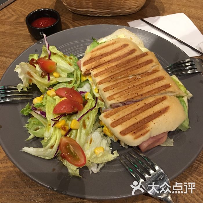 火腿鸡蛋帕尼尼